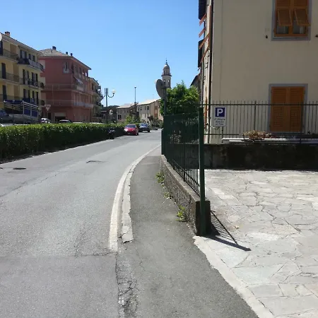Dimora Di Niki Al Bracco Апартаменты *